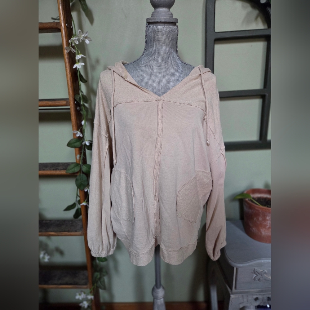 Easel Cream Hooded Top